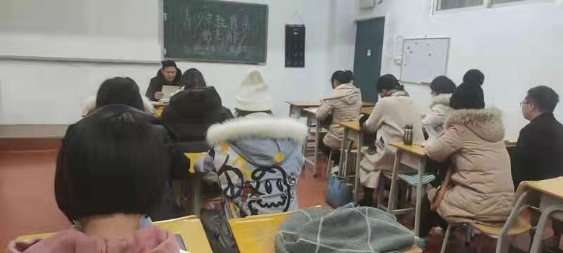8935