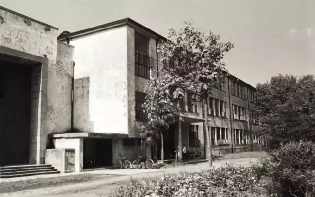 04-1942年日本建筑师石本久治为日本中学所设计的大礼堂 04-1942年日本建筑师石本久治为日本中学所设计的大礼堂