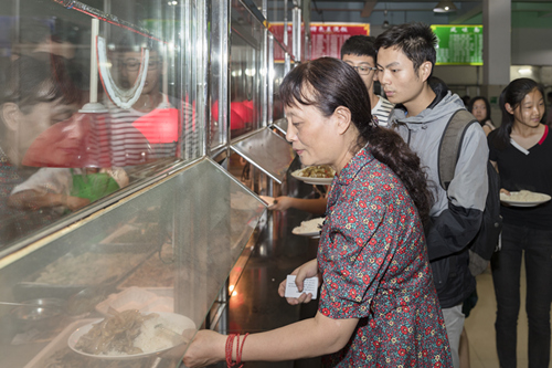 共进午餐.jpg