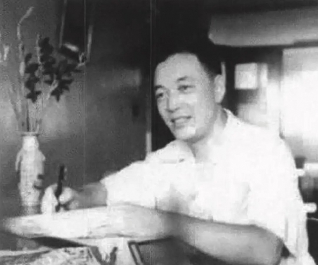 58童大埙教授在备课 58童大埙教授在备课