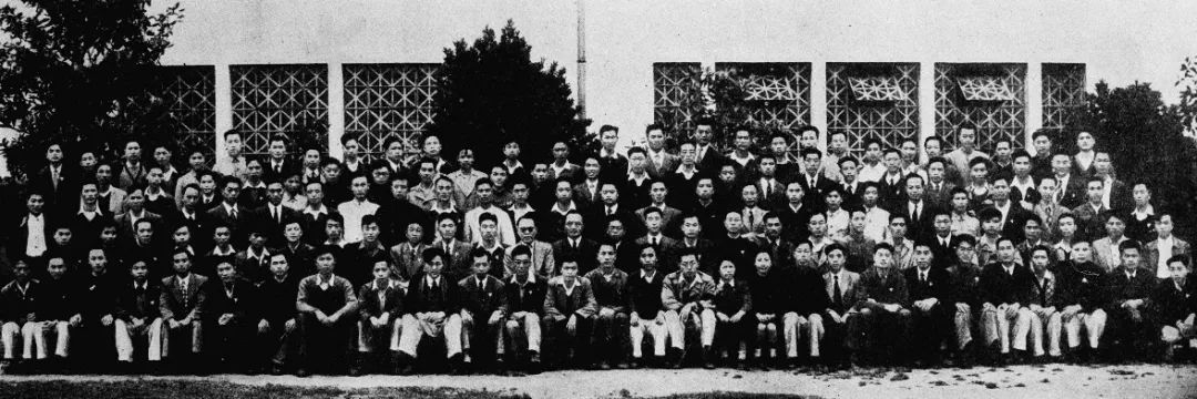 54-1950年工科毕业生合影 54-1950年工科毕业生合影