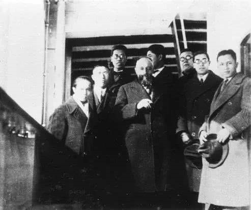 14-唐哲等同济学生在天津丸轮船上送史图博回国休假 14-唐哲等同济学生在天津丸轮船上送史图博回国休假