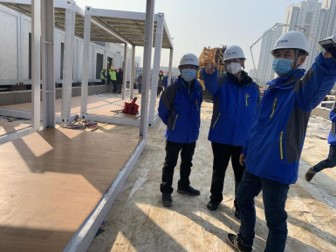 冯光乐在监理部给大家做工作指示 冯光乐在监理部给大家做工作指示
